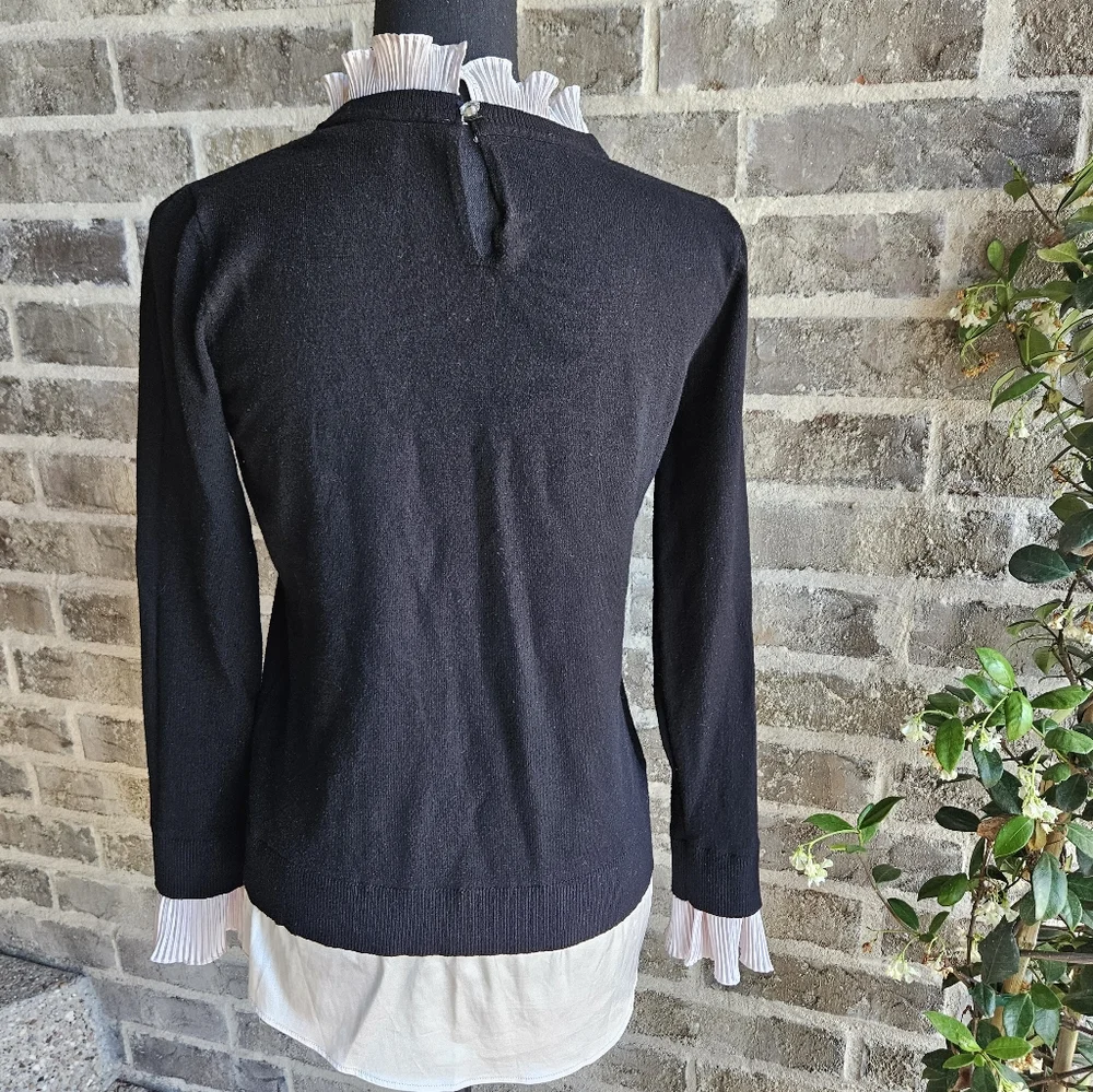 Siani Milano‎ Black Sweater With White Ruffled Trim Size Medium